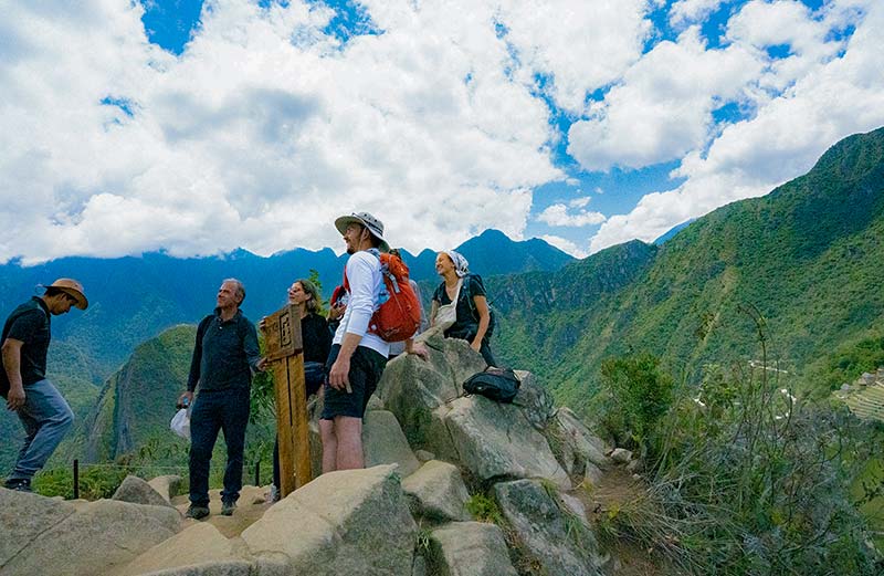 Tourists on Huchuy Picchu mountain