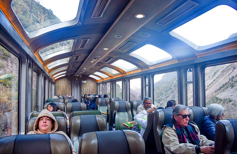 Viaje en tren vistadome a Machu Picchu